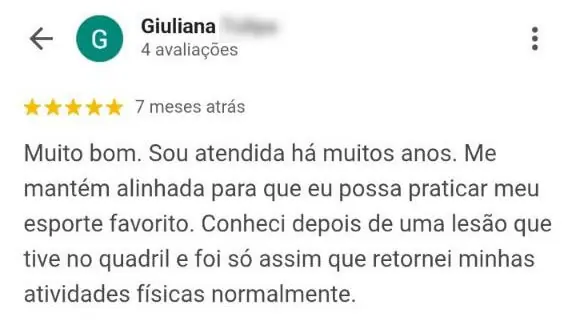 Avaliação de paciente relatando acompanhamento por muitos anos, manutenção do alinhamento corporal e retorno às atividades físicas com tratamento conduzido pelo Dr. Jake Hollowell em clínica de quiropraxia em Floripa