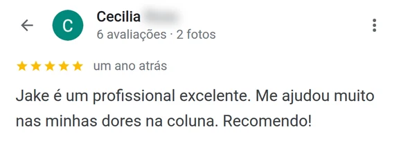 Avaliação de paciente contando que o Dr. Jake Hollowell a ajudou muito com as dores na coluna, em clínica de quiropraxia em Florianópolis